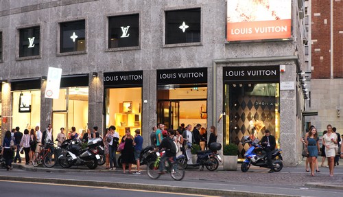 Louis Vuitton, riapertura della boutique di Via Montenapoleone | Mondomodablog