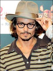 Per gli uomini di moda i baffi alla Johnny Depp
