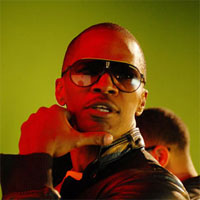 Jamie Foxx sceglie occhiali Carrera nel video "Digital Girl"