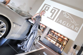 Carlo Pignatelli: due abiti per la nuova Jaguar XJ